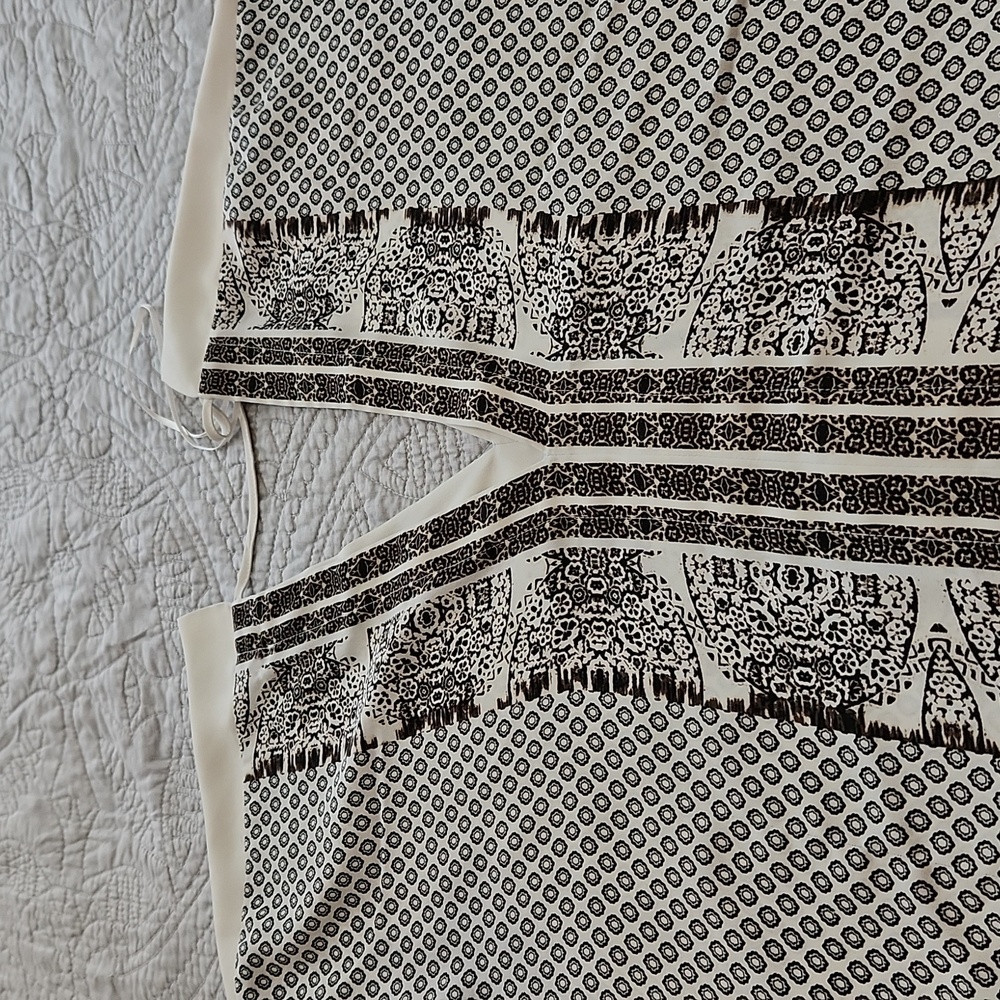 Rose & Olive Elegant Black and White Women's Top - Picture 4 of 7